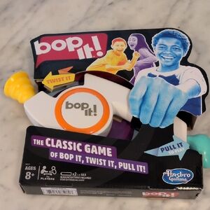 BRAND NEW Hasbro Bop It! GAME